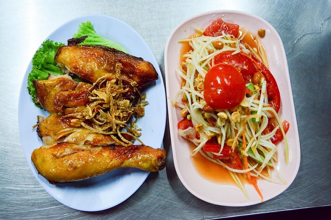Timeless Thonburi Canal and Food Tour - Taking a long-tail boat to Artist House