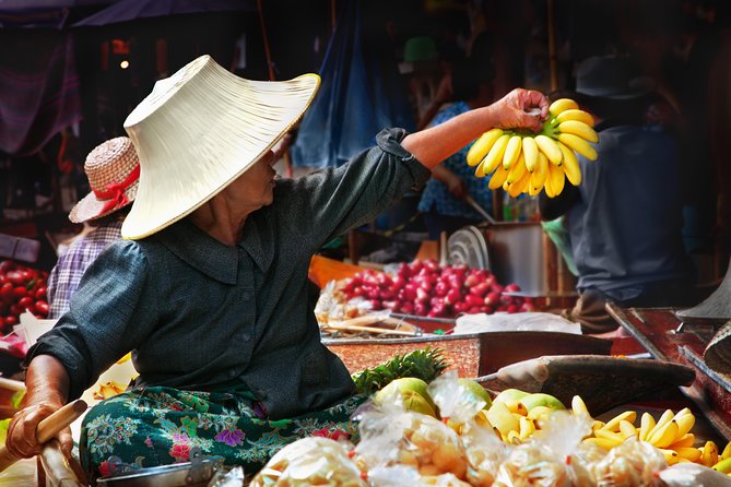 Train & Floating Market Food Adventure + Scenic train ride - Guides make the biggest difference
