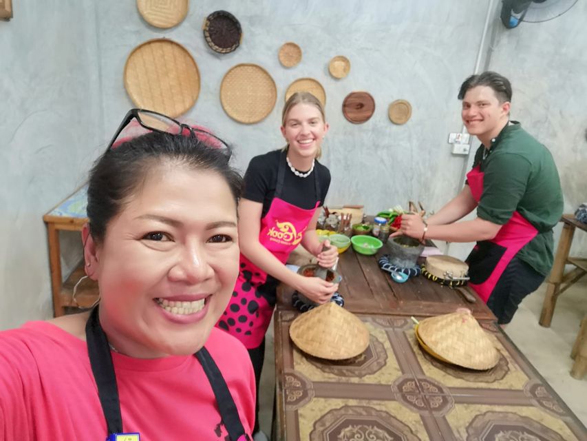 We Cook Thai Home Garden Cooking School - Starting at a local market with Mam