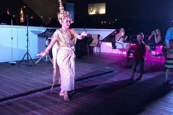 Wonderful Pearl: Bangkok's Dinner Night Cruise - The buffet is generous, but quality is not perfectly even