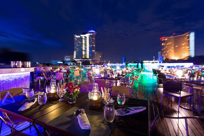 Wonderful Pearl: Bangkok's Dinner Night Cruise - Thai dance and live music keep the evening moving
