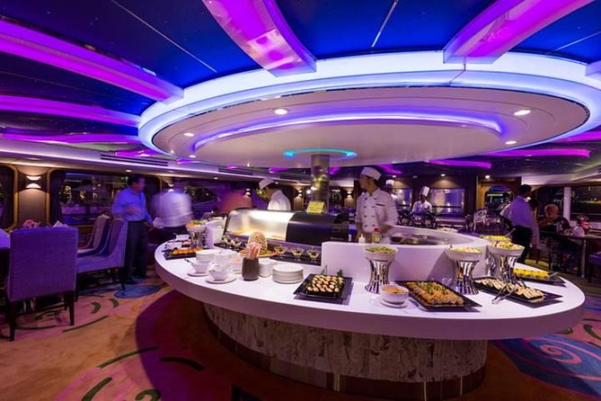 Wonderful Pearl Dinner Cruise - The boat, seating, and group size
