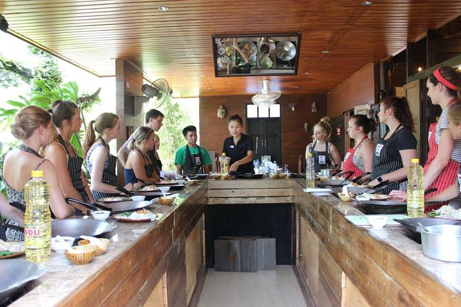 Your Introduction to the Thai Kitchen - Menu Set 3 - Chatchai Market: seeing Thai ingredients before cooking them